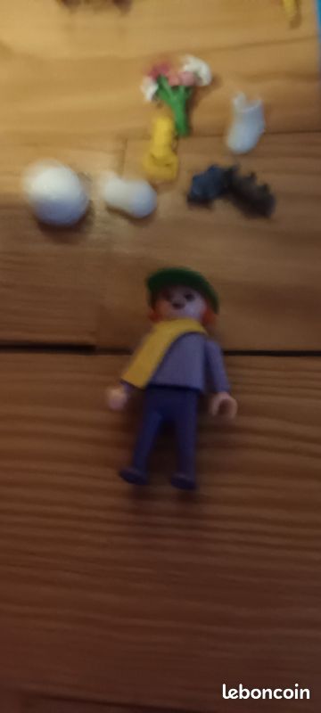 Petite fille à vélo avec ses affaires de sport Playmobil 4999 (image 2)