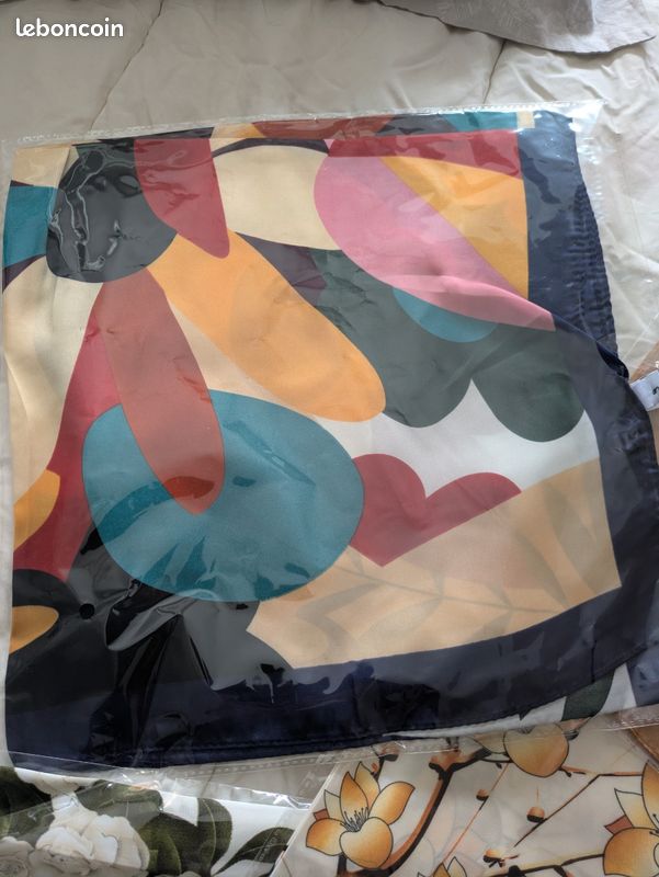 5 Foulards avec motifs (image 2)