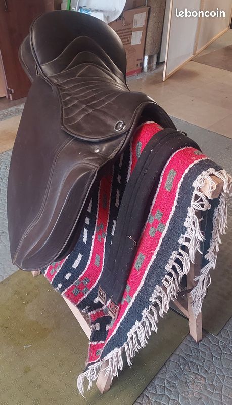 Assiette De Poitrail En Cuir Marron Foncé Pour Cheval - Harnachement D'occasion