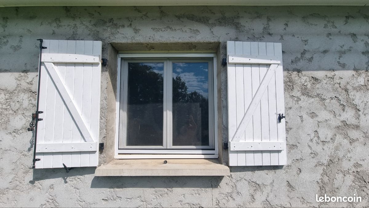 Volet bois etat neuf - Bricolage