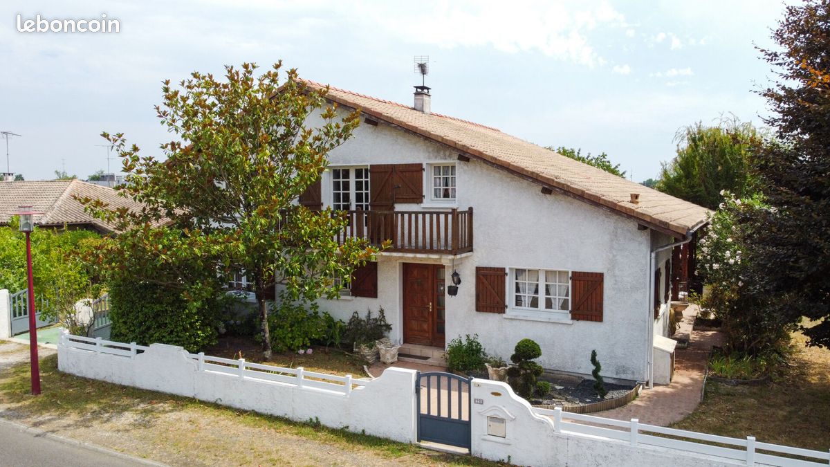 Maison 7 pièces 222 m² · à Parentis-en-Born · 222 m² · 432 000 €