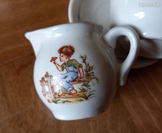 Service à café romantique en porcelaine de Limoges. 1900 - Arts de la table