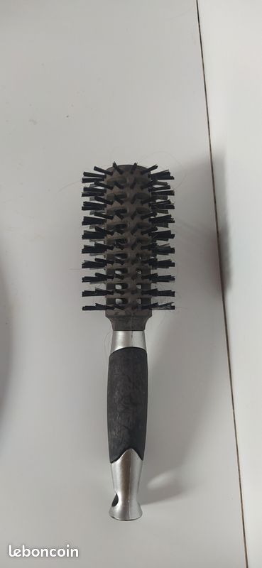 Brosse à cheveux neuve (image 1)
