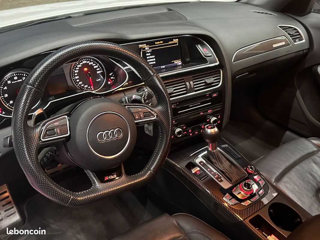 AUDI RS4 AVANT V8 4.2 FSI 450 Quattro S Tronic 7 / PACK CARBONE INTÉRIEUR / VOLANT MÉPLAT / SIÈGES ÉLECTRIQUES (image 13)