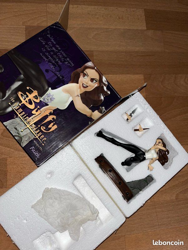 Figurine retro buffy contre les vampires - Buffy Summers - rétro en boîte