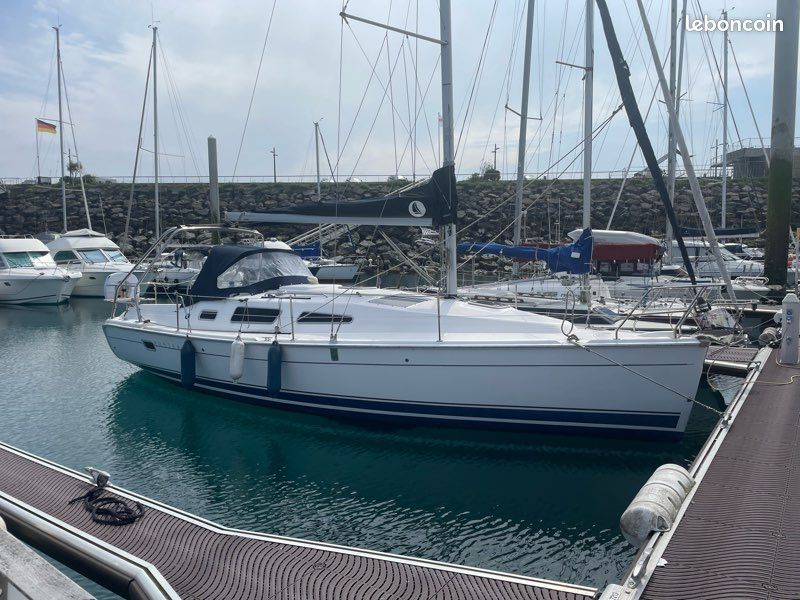 Hunter 33 — View photo 1