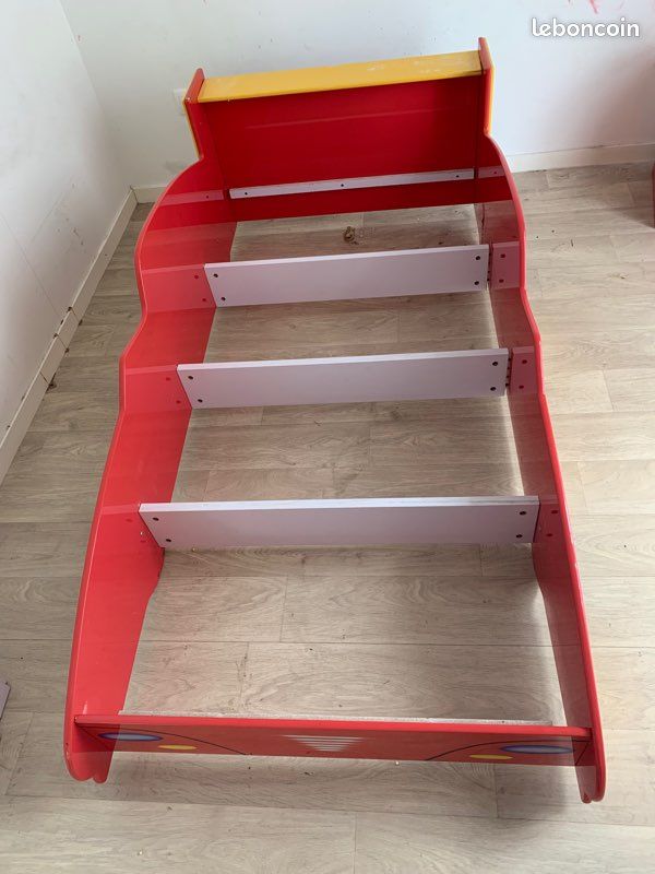Vends lit voiture avec sa table de nuit (image 5)