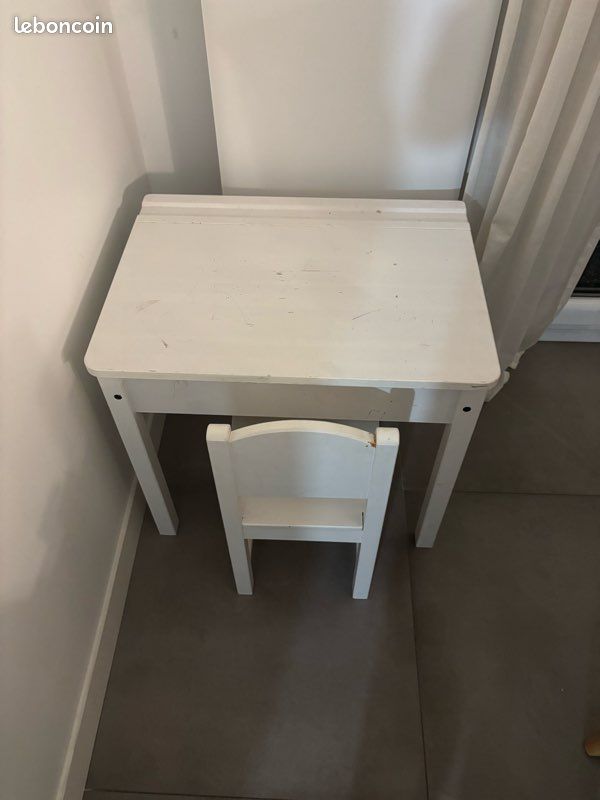 Bureau enfant Sundvik IKEA (image 1)