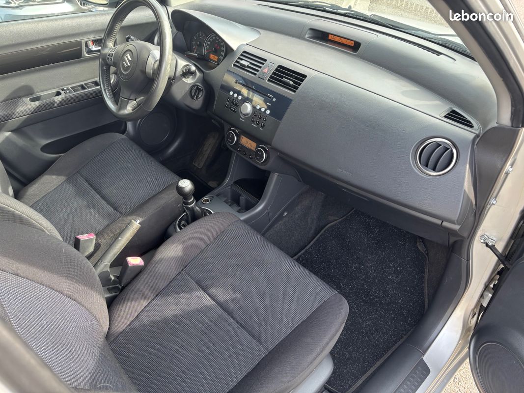 Suzuki Swift 4x4 1.3 VVT 92ch GLX 5P (image 8)