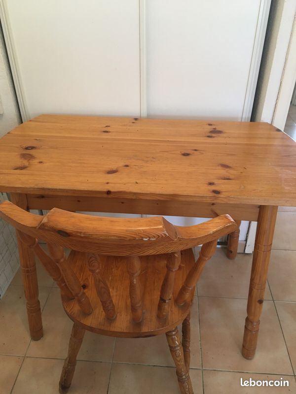 Bureau et chaise (image 1)