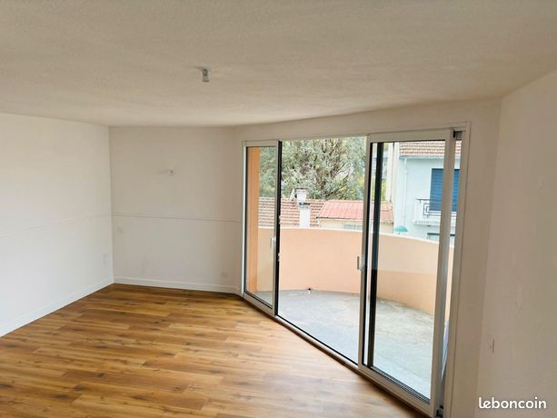 Studio, balcon terrasse, parking