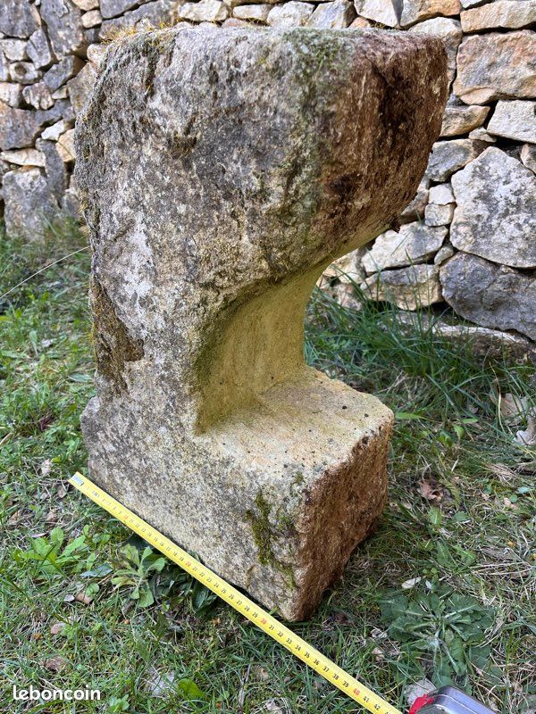 Potence ancienne, jambage en pierre, corbeau (image 8)