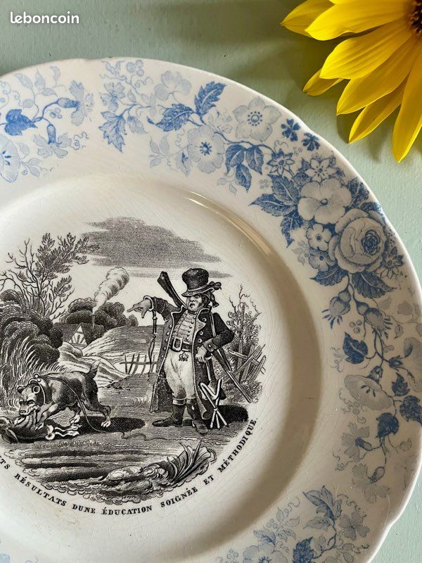 Assiette parlante Niderviller ancienne – décor floral bleu (image 2)