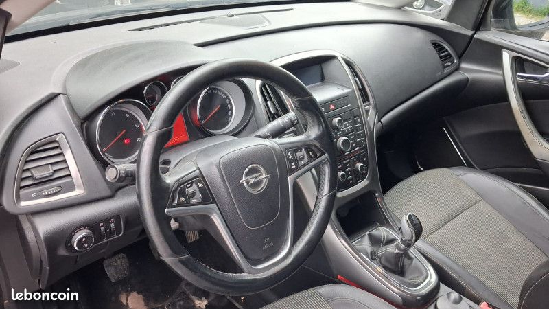 Opel ASTRA 1.3 CDTI95 FAP COSMO (image 8)