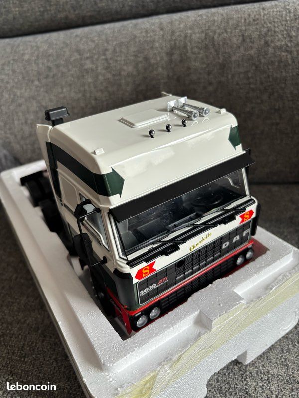 DAF 3600 Space Cab 1986 1/18 ROAD KINGS RK180094
