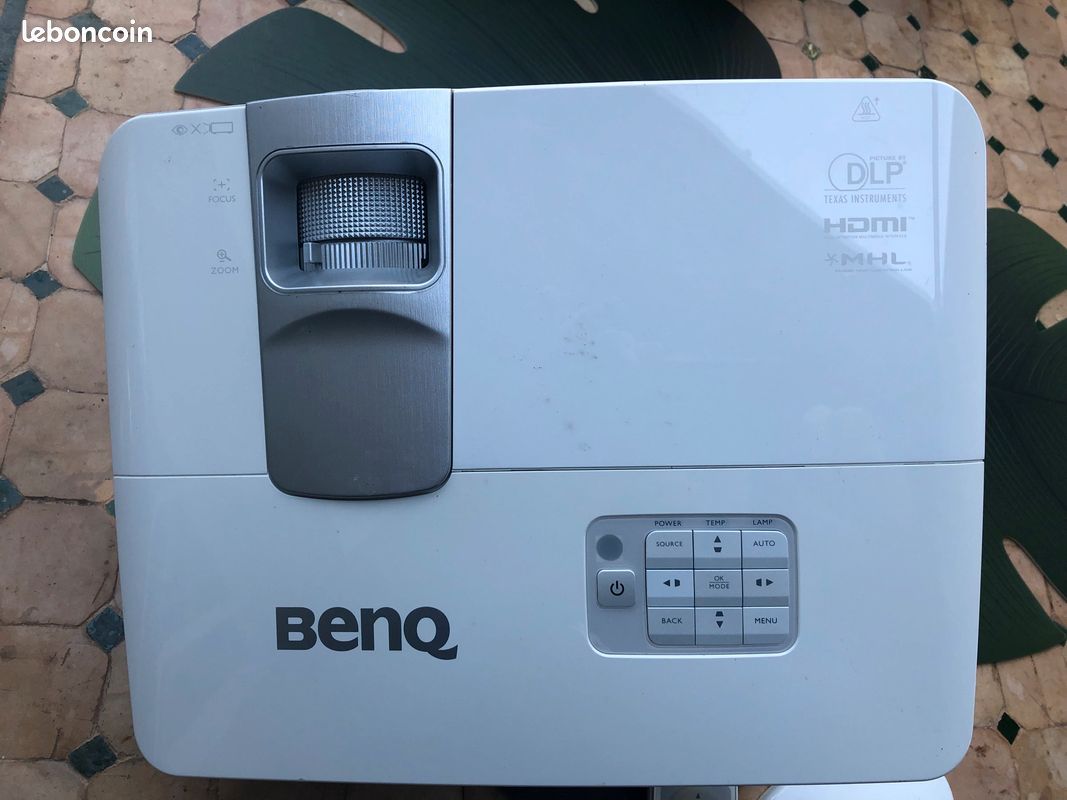Projecteur BenQ + écran Lumene (image 2)