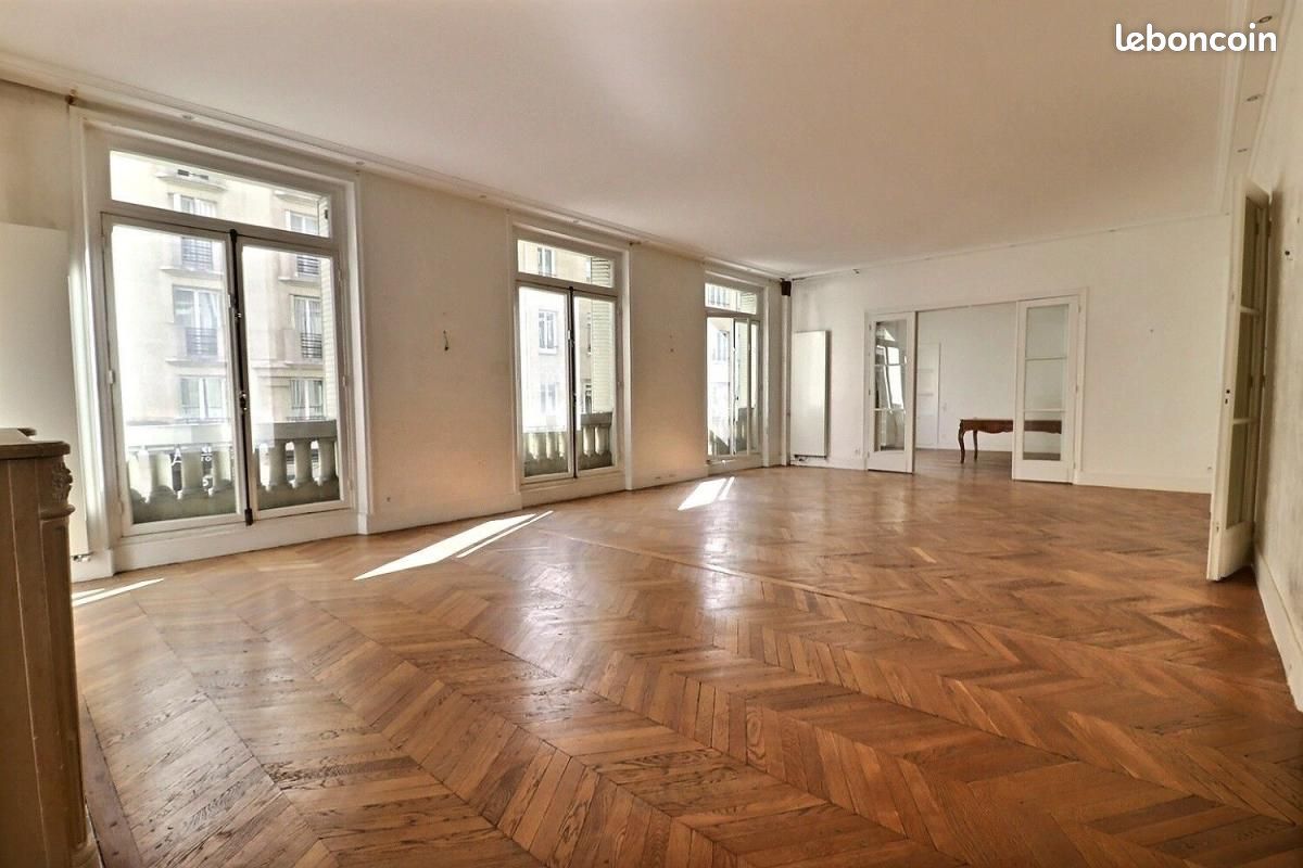 Appartement 6 pièces 323 m² · à Paris · 323 m² · 3 740 000 €