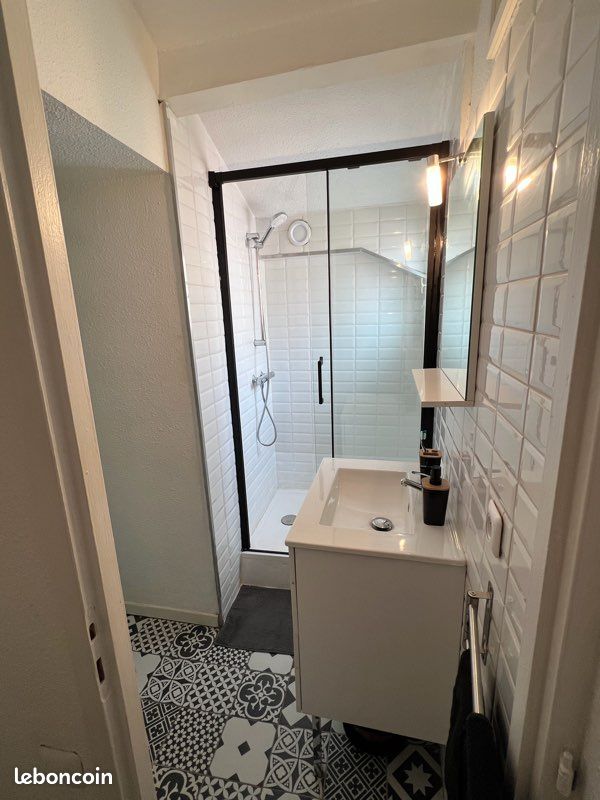 Studio meublé 20 m² – Metro Palais de Justice (image 3)