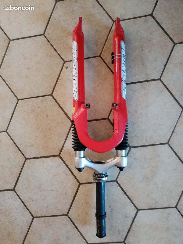 Fourche VTT à suspension (image 2)
