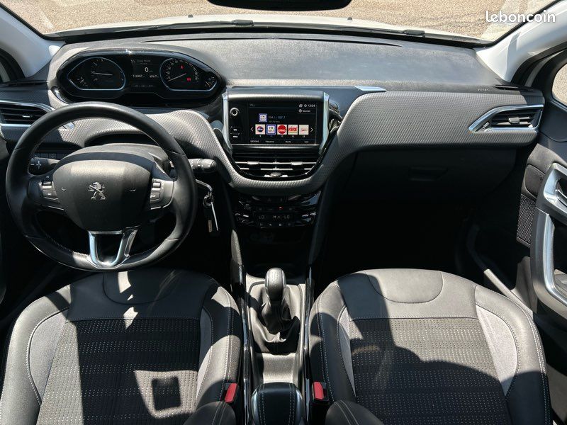 PEUGEOT 2008 1.2 Essence 110 CH Allure (image 5)