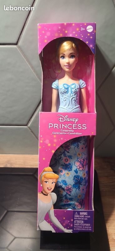 Vend poupee neuve Cendrillon (image 1)