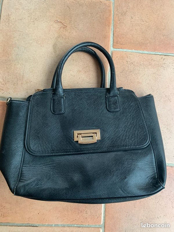 Sac noir et détails or (image 2)