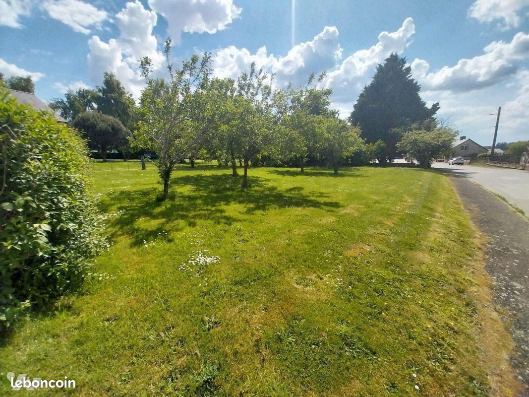 Terrain 1000 m² · à Châtillon-en-Vendelais · 1 000 m² · 69 800 €