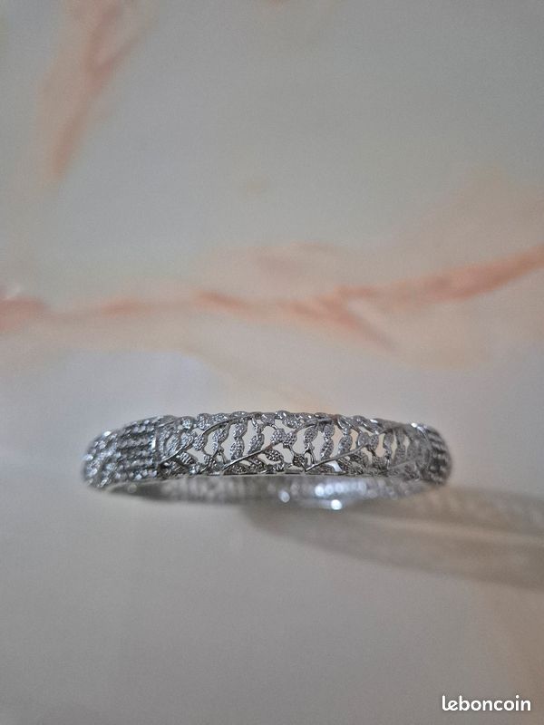 Bracelet avec motifs floraux (image 3)
