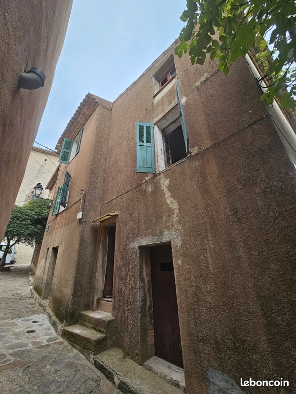 Maison 5 pièces 100 m² · à La Garde-Freinet · 100 m² · 150 000 €