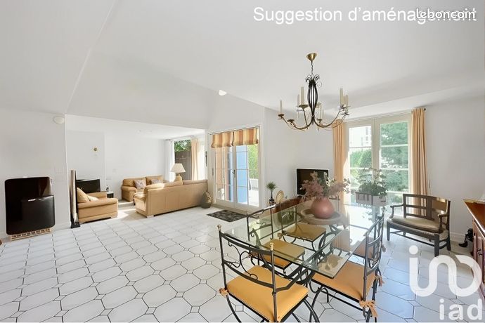 Propriété 8 pièces 213 m²