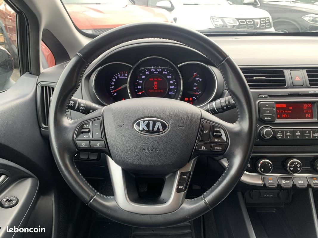 KIA RIO 1.2i 85 CH Style (image 14)