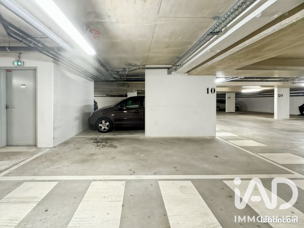 Parking 12 m² · à Noisy-le-Grand · 12 m² · 12 000 €