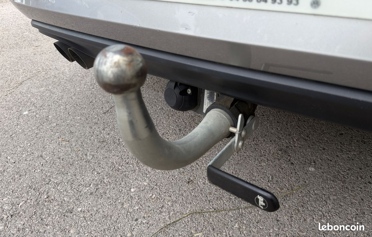 VOLKSWAGEN GOLF 7 2.0 TDI 150 ch LOUNGE Caméra Attelage Régul Adaptatif Garantie 12 mois (image 17)
