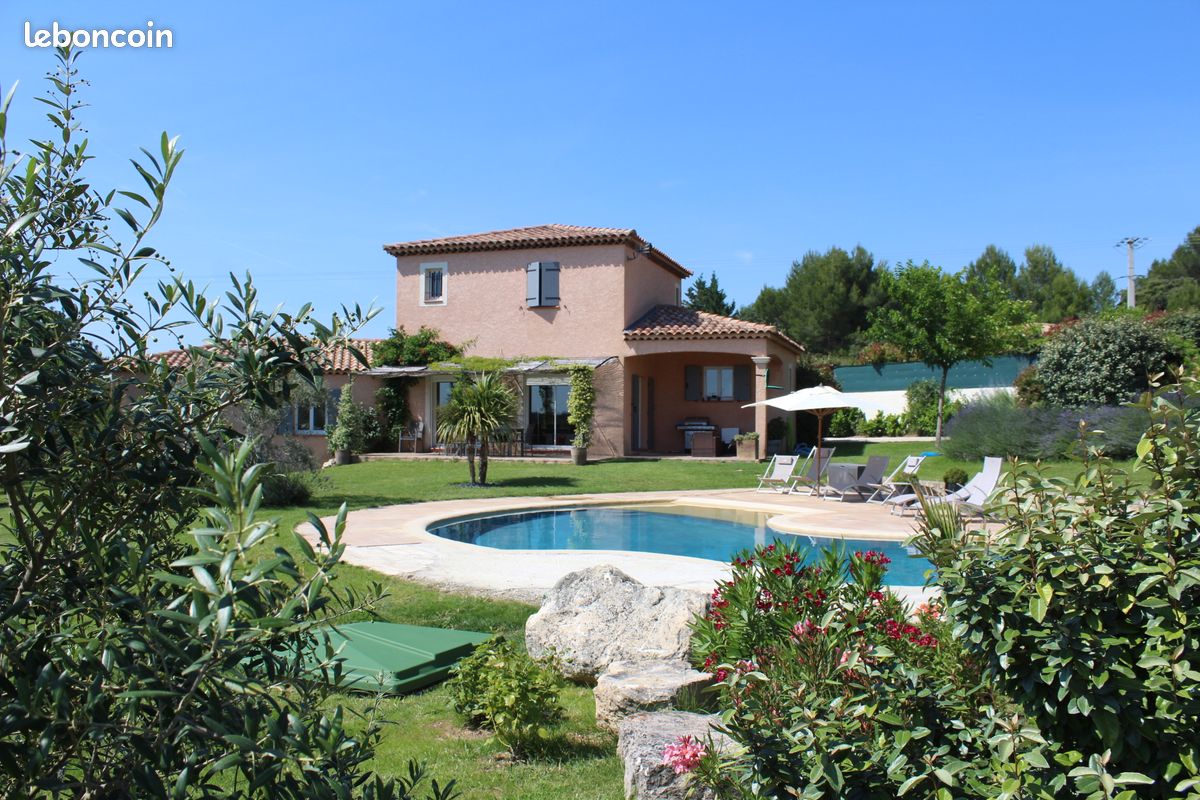 Location maison 8 personnes Provence du 29 juillet au 5 août piscine