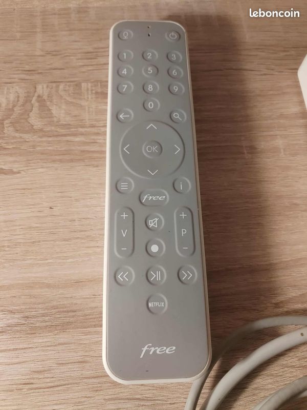 Freebox Devialet D'occasion - Sans Alimentation, Avec Télécommande Et Câble HDMI