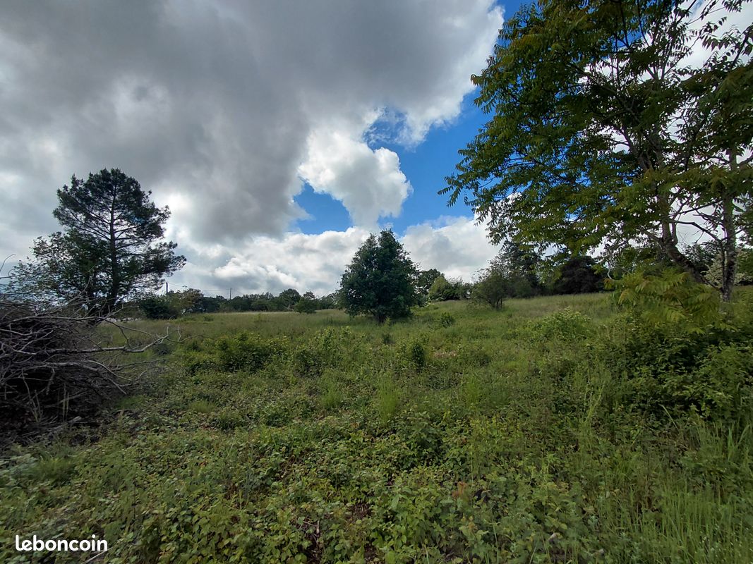 Terrain 4814 m² · à Limeyrat · 4 814 m² · 30 800 €