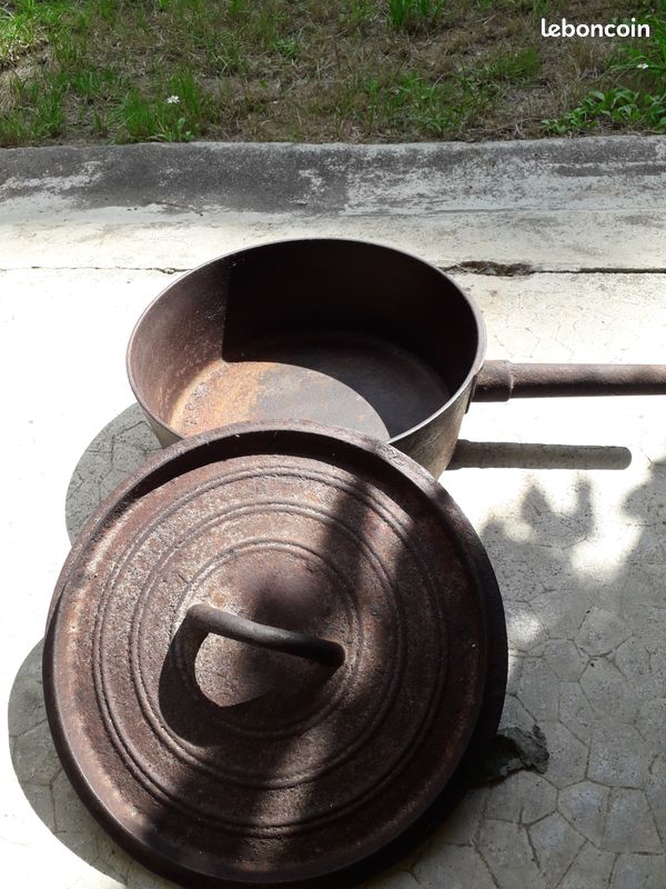 Cocotte en fonte ancienne (image 2)