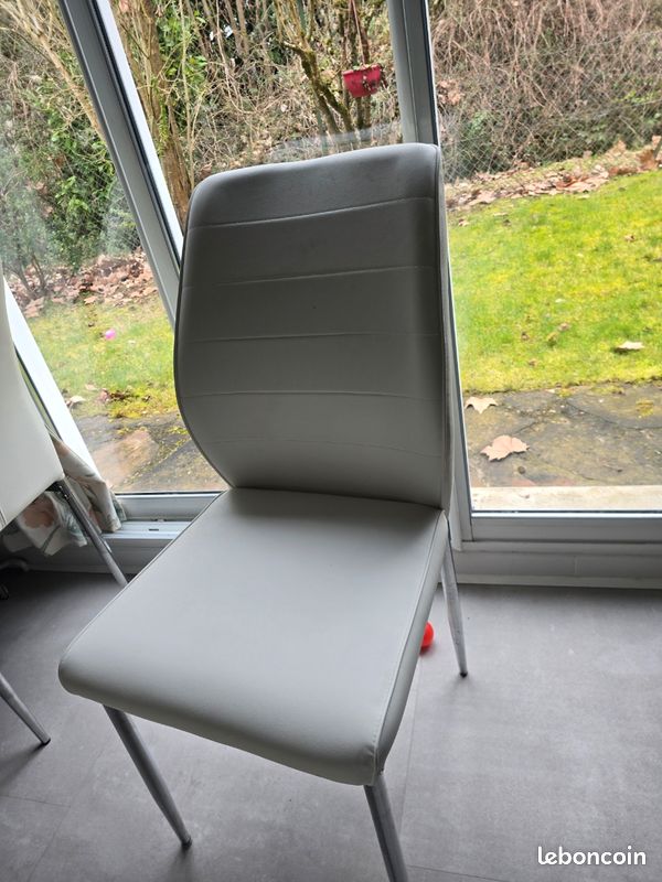 Table et 6 chaises (image 6)