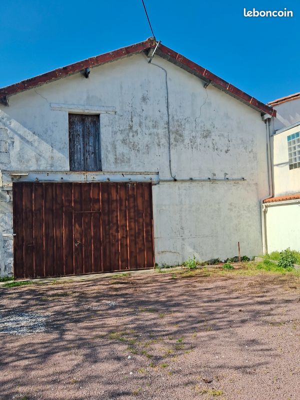 Local commercial 2 pièces 300 m² · à Cozes · 300 m² · 108 000 €