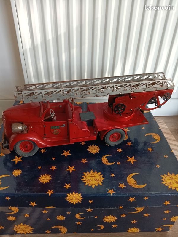 Vieux Camion De Pompier VEBE – Jouet Mécanique En Tôle – Fabrication Française
