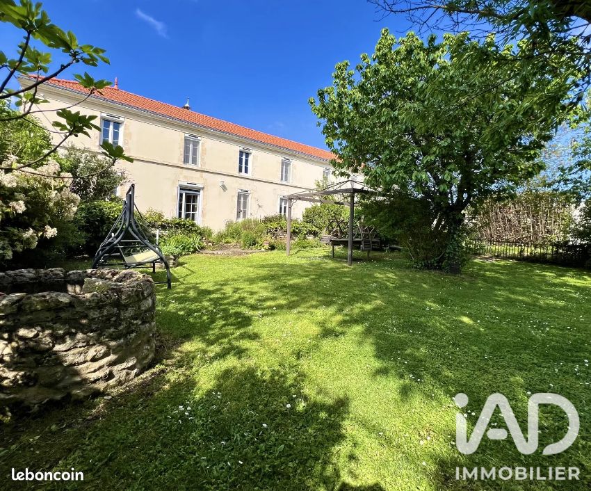 Maison 8 pièces 220 m² · à Puyrolland · 220 m² · 269 000 €