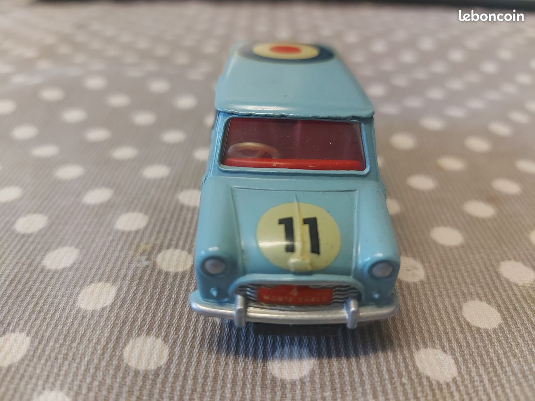 Austin Seven Countryman, Dinky Toys GB, N°199, version bleu ciel, sans