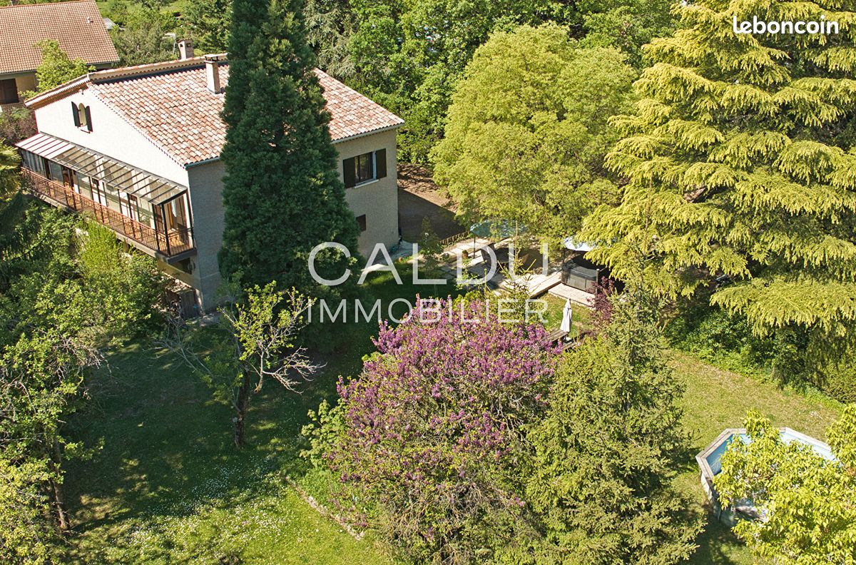 Maison 8 pièces 244 m² · à Laragne-Montéglin · 244 m² · 389 000 €