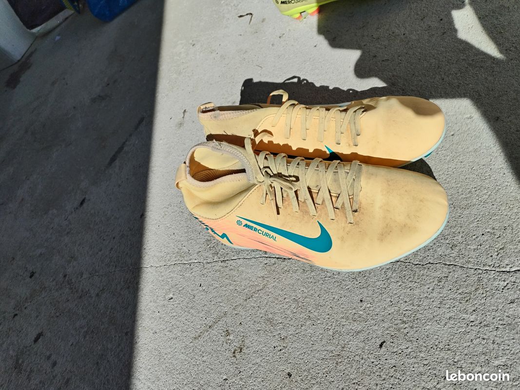 Chaussure football (image 1)