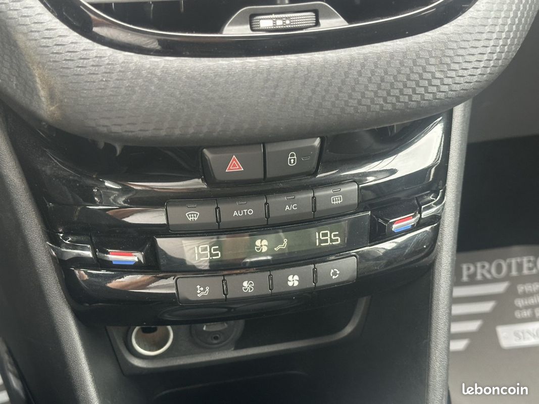 Peugeot 2008 1.6 BlueHDi 120 Allure + Options (image 16)