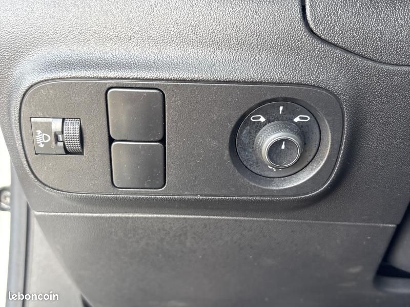 Citroen C3 1.5 BlueHDi 100 Feel (image 25)
