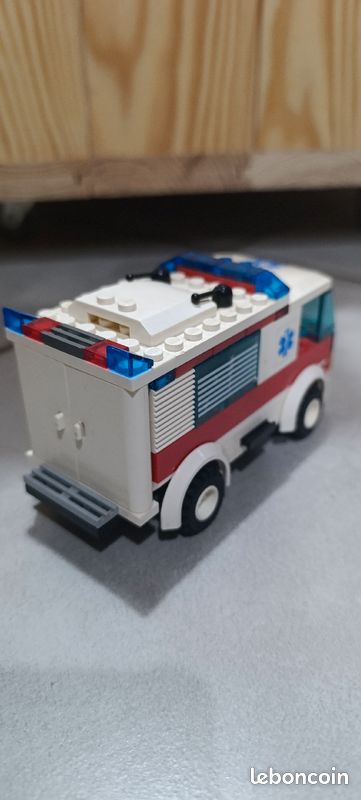 Lego City Emergency Ambulance 7890 7890 Emergency Ambulance LEGO