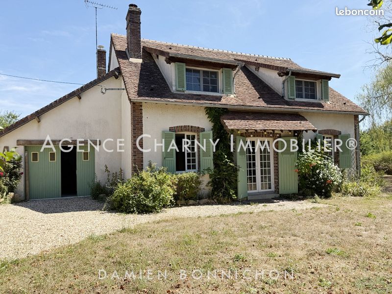 Maison 7 pièces 139 m² · à Charny Orée de Puisaye · 139 m² · 249 500 €