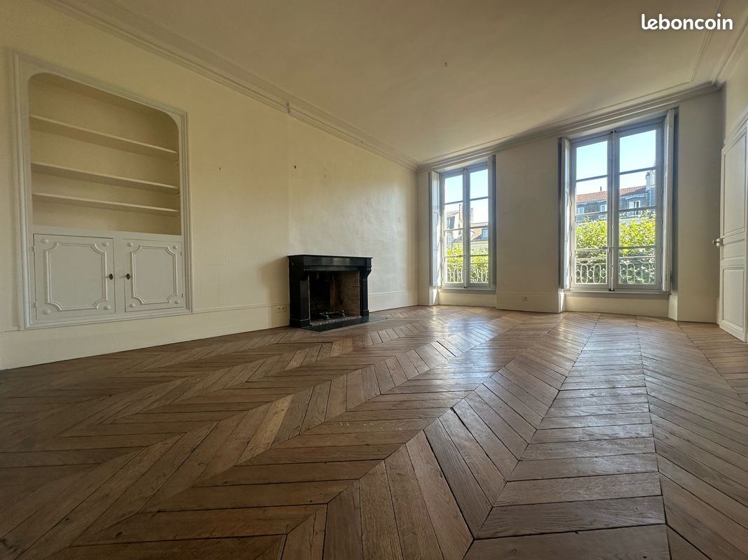 Appartement 6 pièces 122 m² · à Versailles · 122 m² · 3 500 €