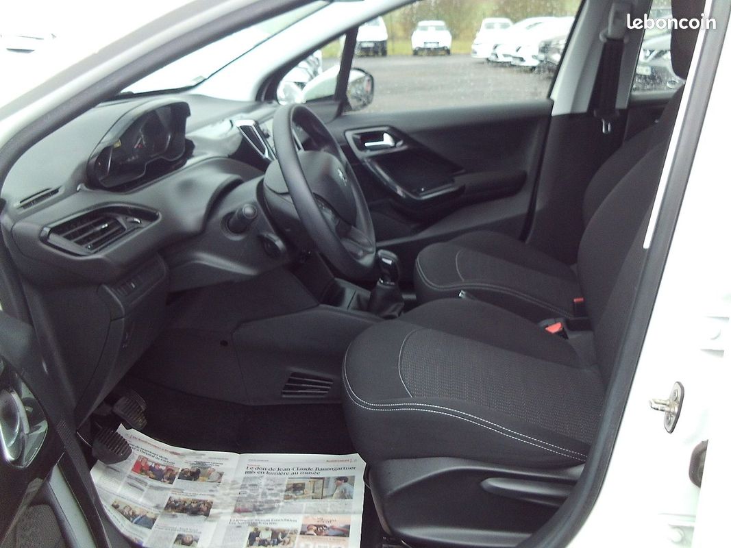 Peugeot 208 1.6 BLUEHDI 75CH ACTIVE 5 PORTES (image 5)